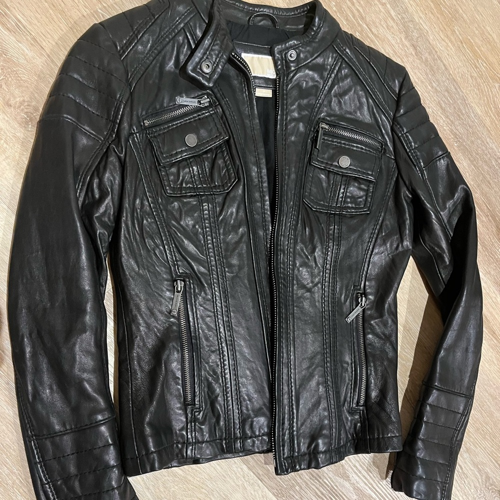 MICHAEL KORS Genuine leather Moto jacket size small— Perfect condition!